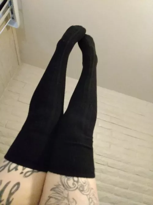 Up in the air 🖤 by titsntattz