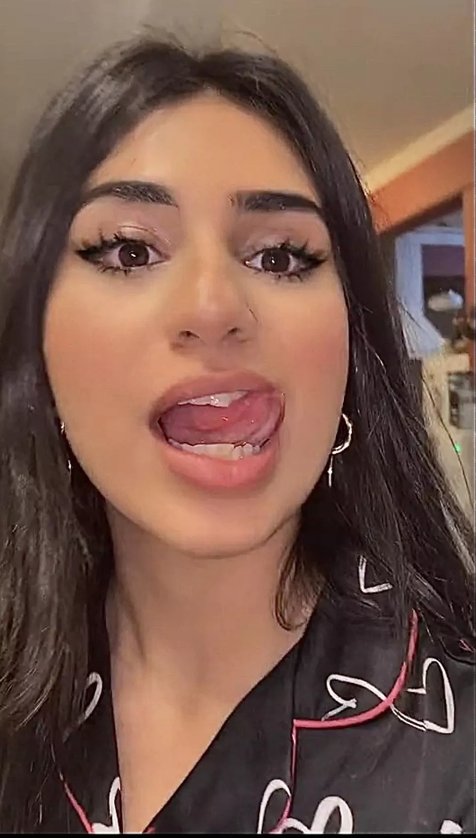 Upvote if you want to see her deepthroat vids posted by nasmas3000