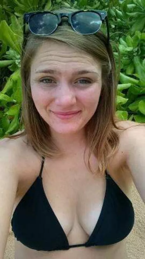 upvote to see topless version. kik is ELLEN21211, happy to verify by e21s1s1