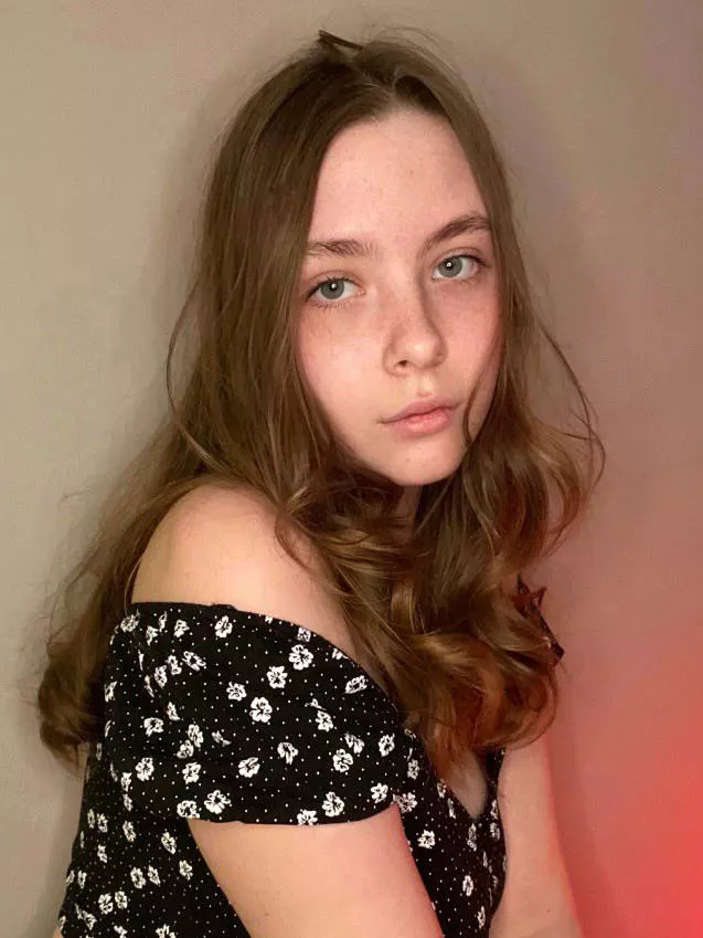 use one emoji to describe me🤭 posted by littlemirta