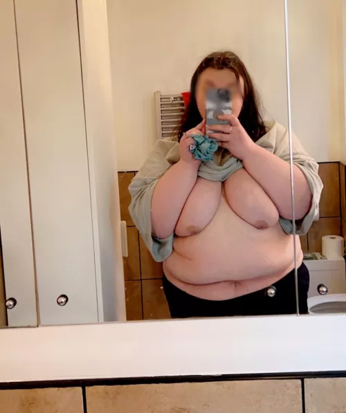 Utilising the bathroom mirror 😏 by Busy-Cabinet-5479