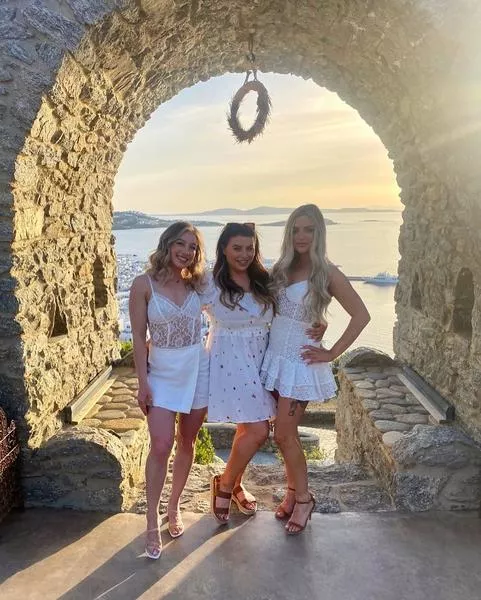 Vacation Girls posted by tbblkfbigs