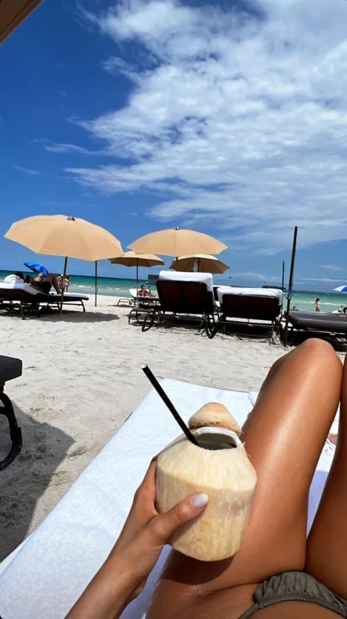 Vacation Mode On 32[F] by AmandacSassy