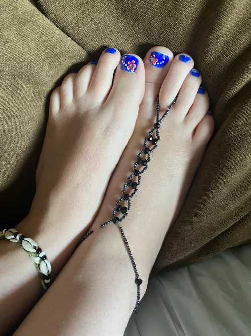 Vacation toes are my favorite! What about you? by risquerae93