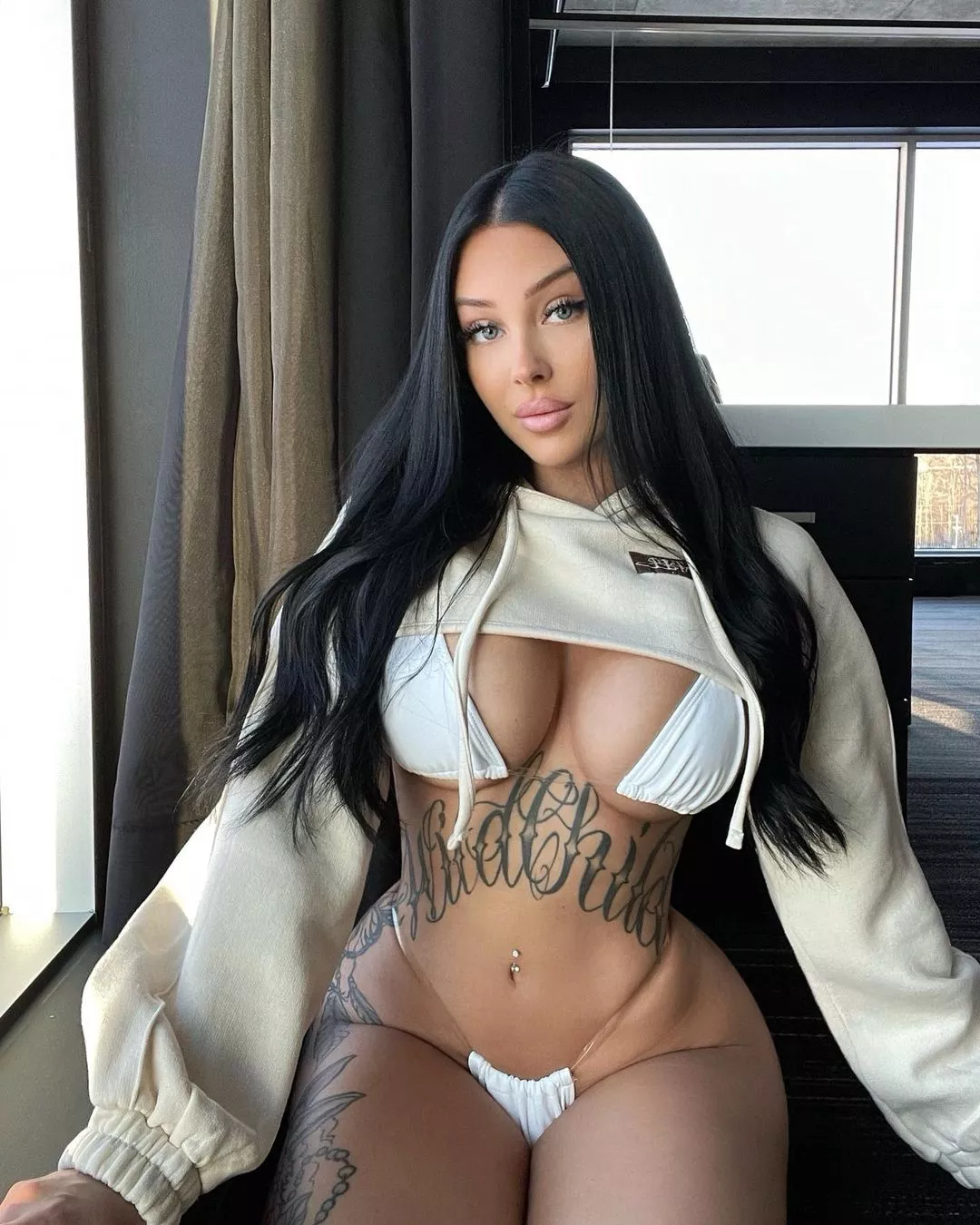 Valerie (@valerie.c_) [Instagram] posted by FlameItachi3816