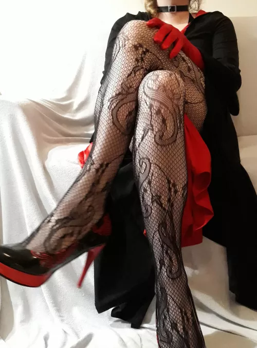 Vampire-ish by femsquidd