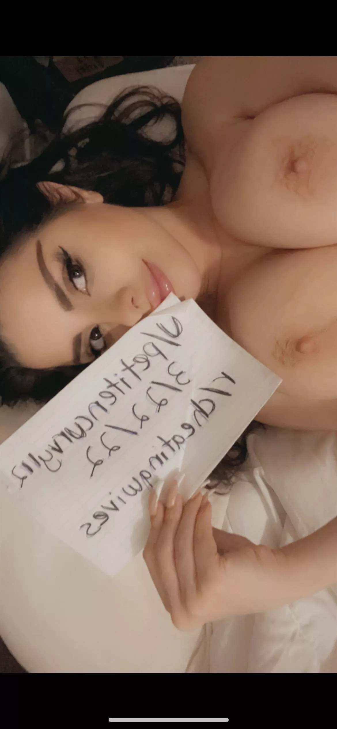 Verification posted by Petitencurvy112