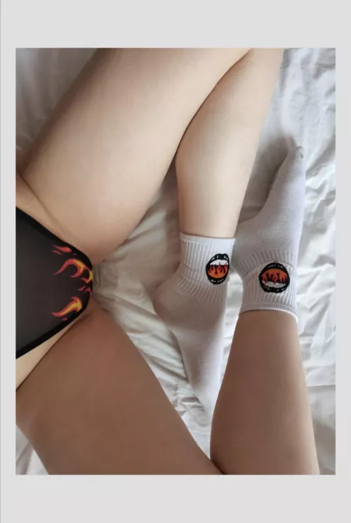 very hot by AnnetLenova