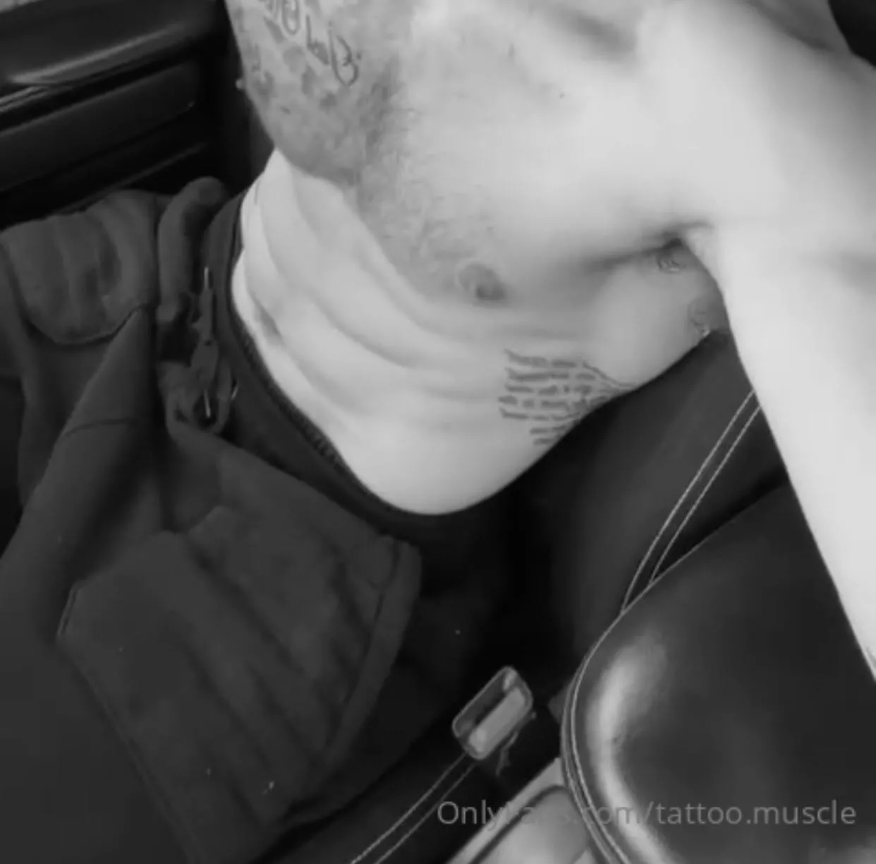 Veteran bodybuilder driving commando and shirtless after workout. Full video. ⬇️🔥 posted by physiqueworship