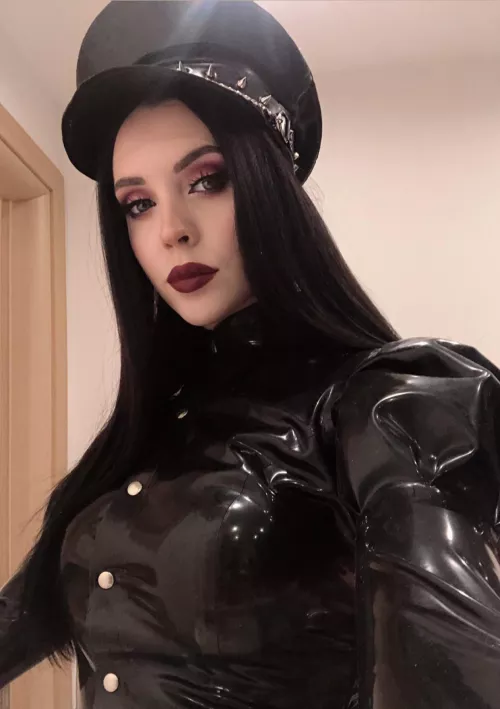 @vi0lettex in shiny latex by holyshit292