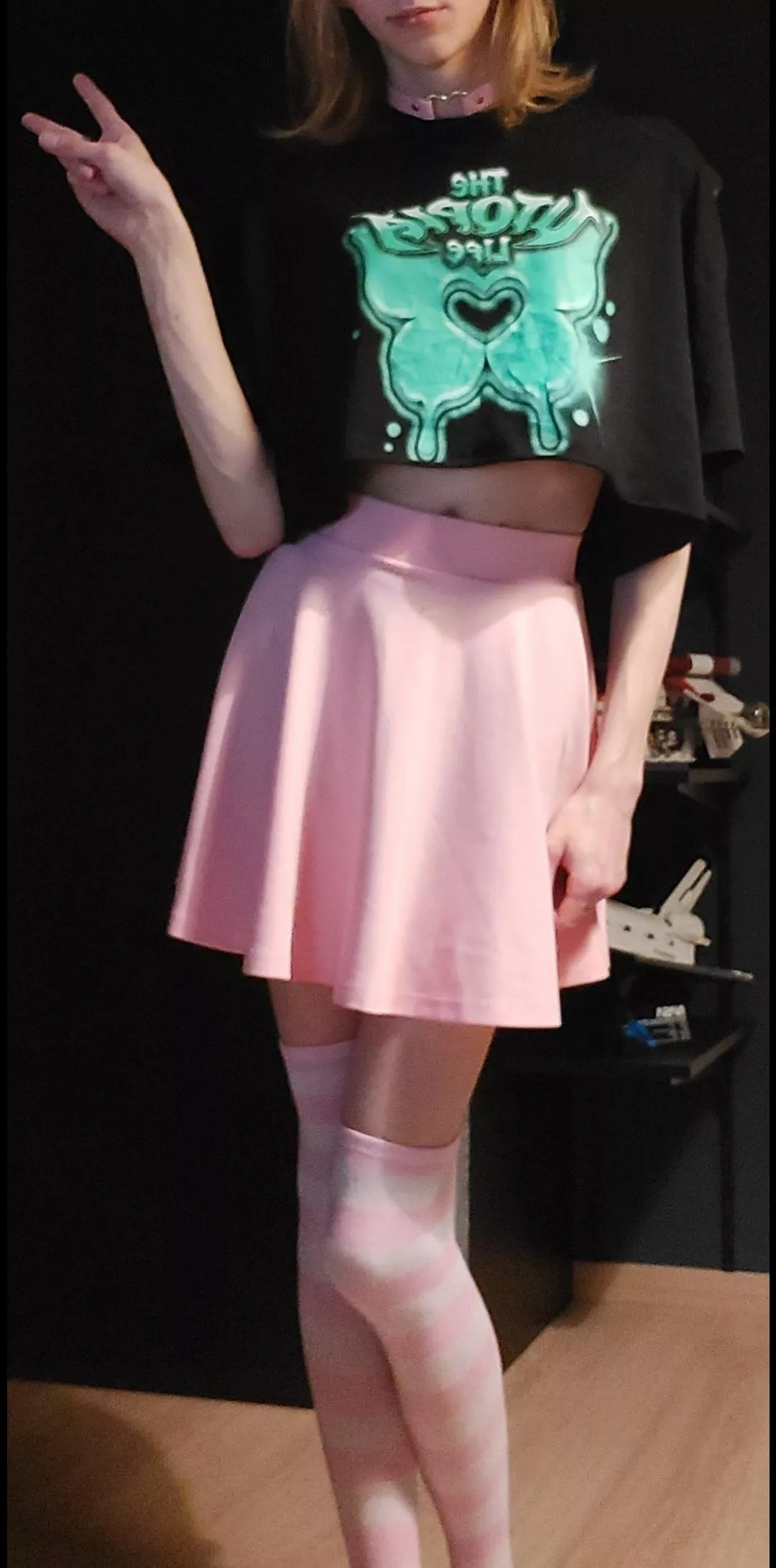 Vibing in my croptop😌 posted by HarhanDerMann666