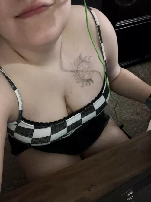 vibing w friends and feel real nice by luigitrumpsmario