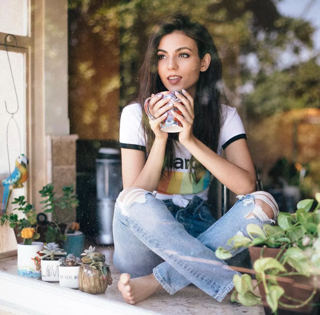 Victoria Justice posted by sagar9175