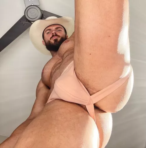 view from under by peludoporfavor