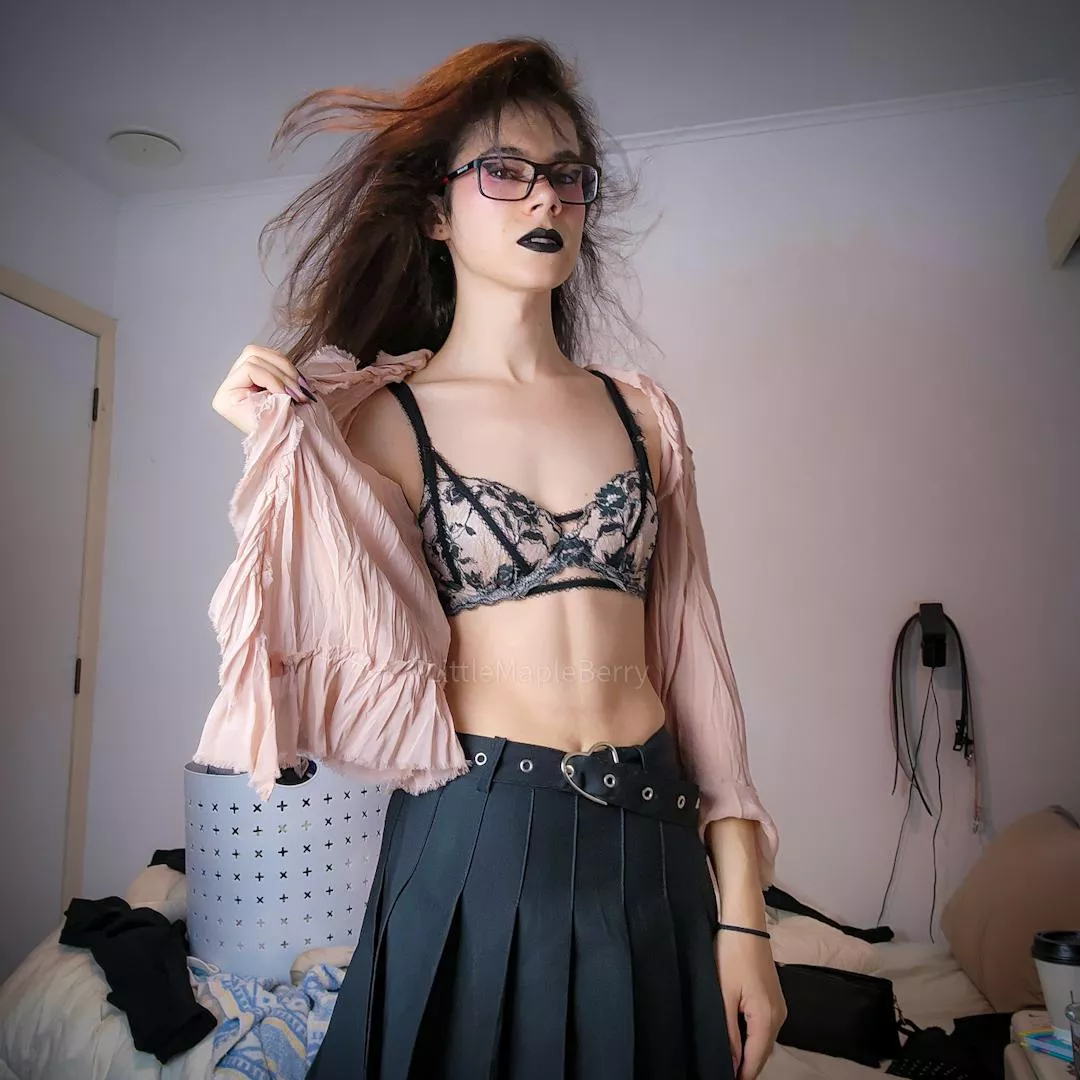 view my profile, I know you wanna see my dick 🙈 posted by LittleMapleBerry