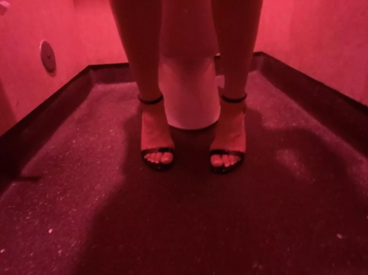 Vodka and Water. (25 • 5’3 • 98IB) posted by borderline_maddie