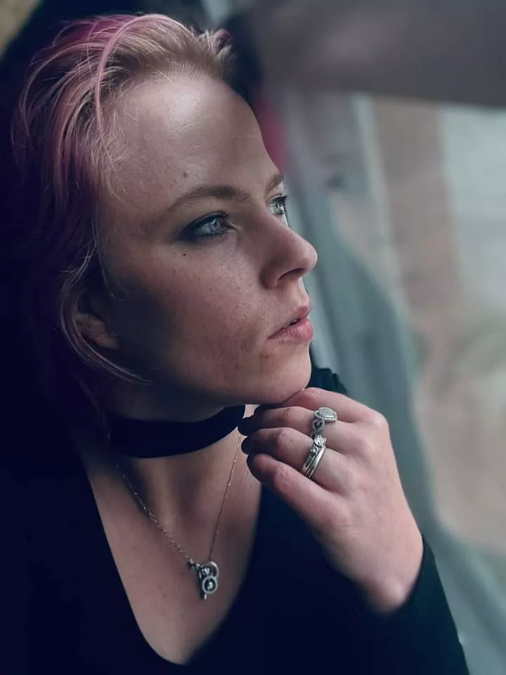 Waiting 4 u 😈 posted by ShhhDonttell24