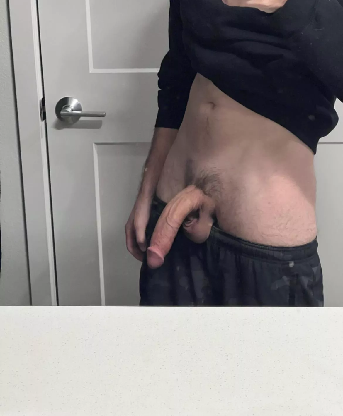 Waiting for someone to be on their knees under my cock posted by hungbwc666