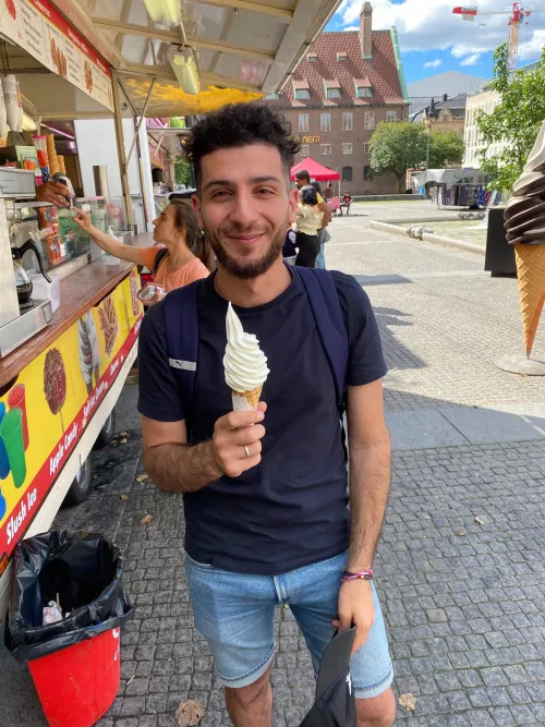 Waiting for summer to come back. 🐕 by dwarf_urfii