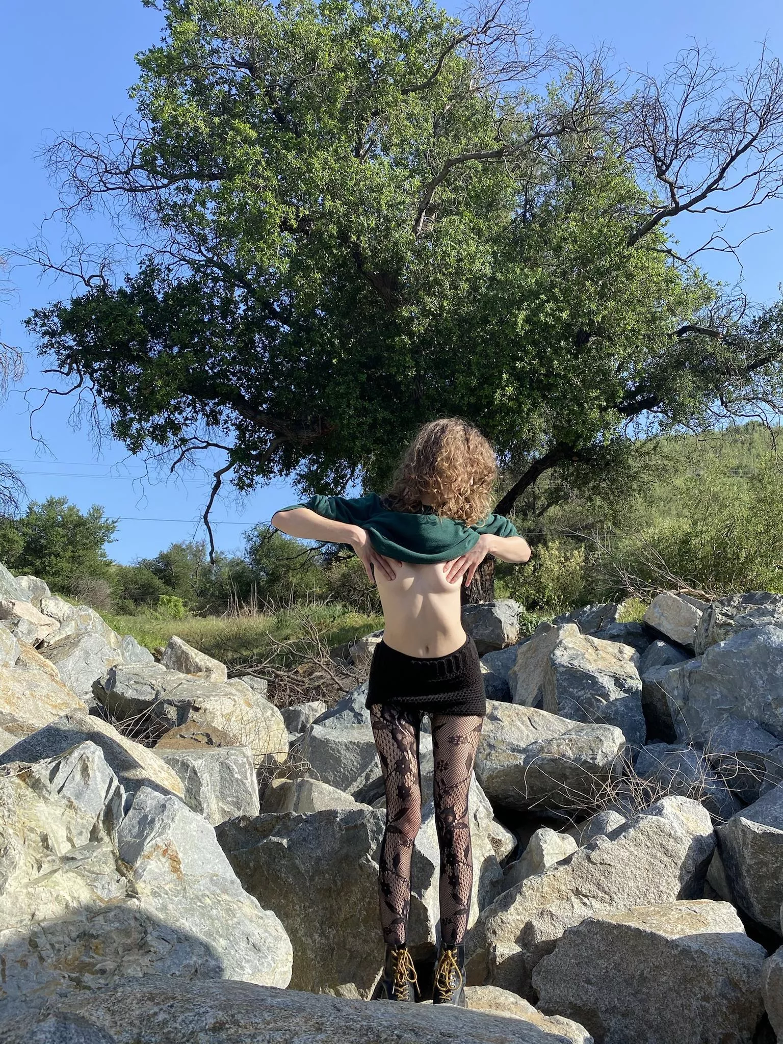 Waiting for the hiker dilfs to catch me [f] posted by quarantinevagene