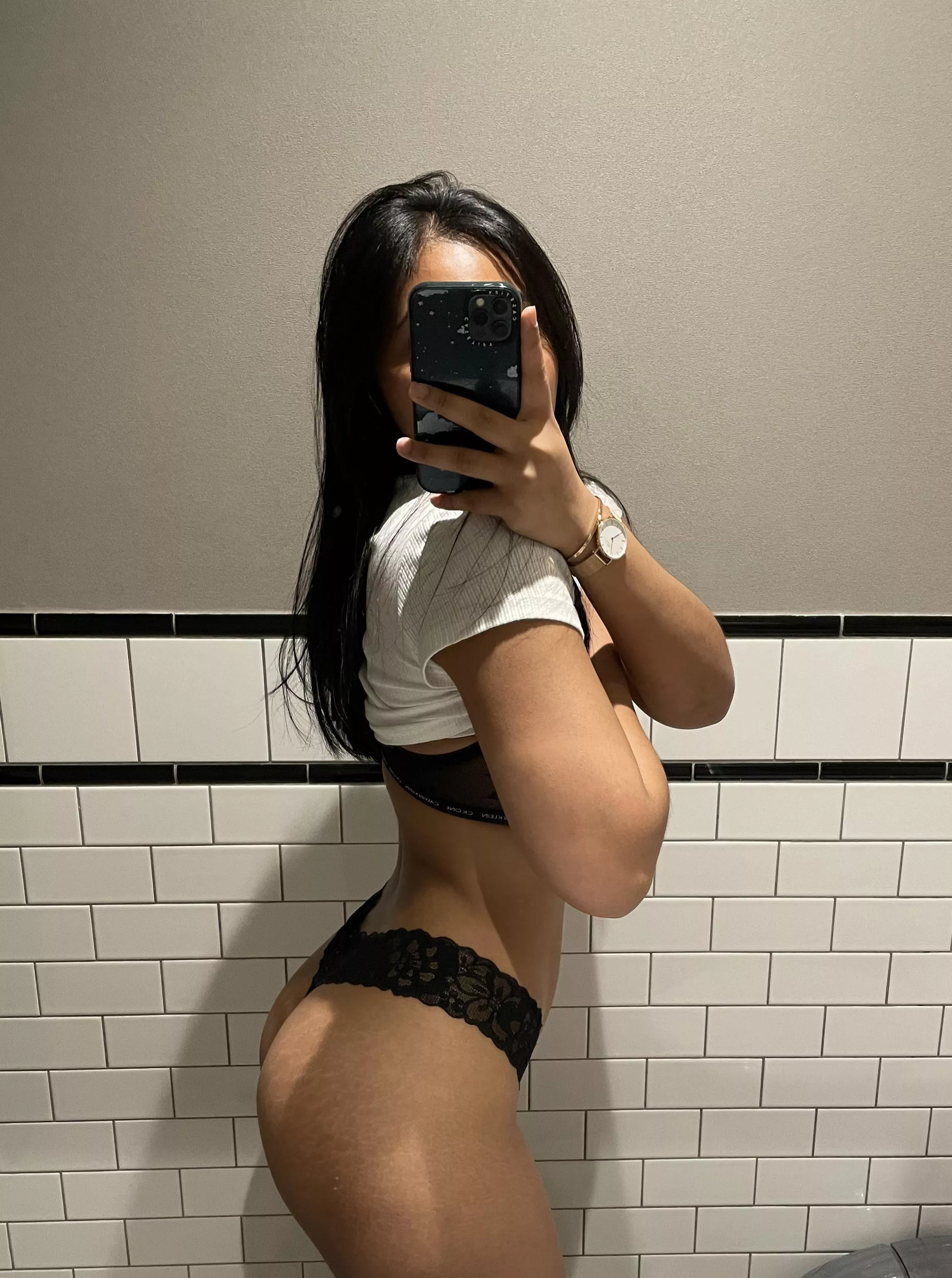 Waiting for the movie at the cinema be like posted by Sreiex98