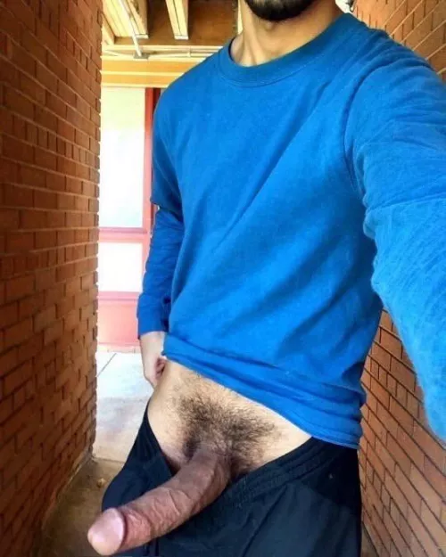 Waiting in the alleyway by brainstrmz