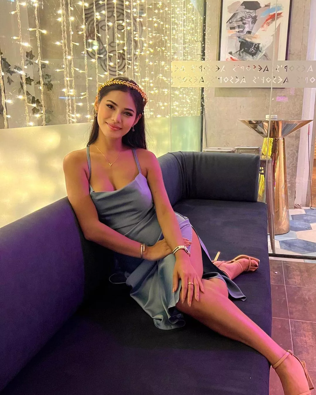 Waiting in the lobby posted by likesasiangirls