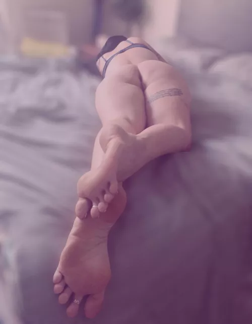 Wake me up with a little nibble please by jemimathicc