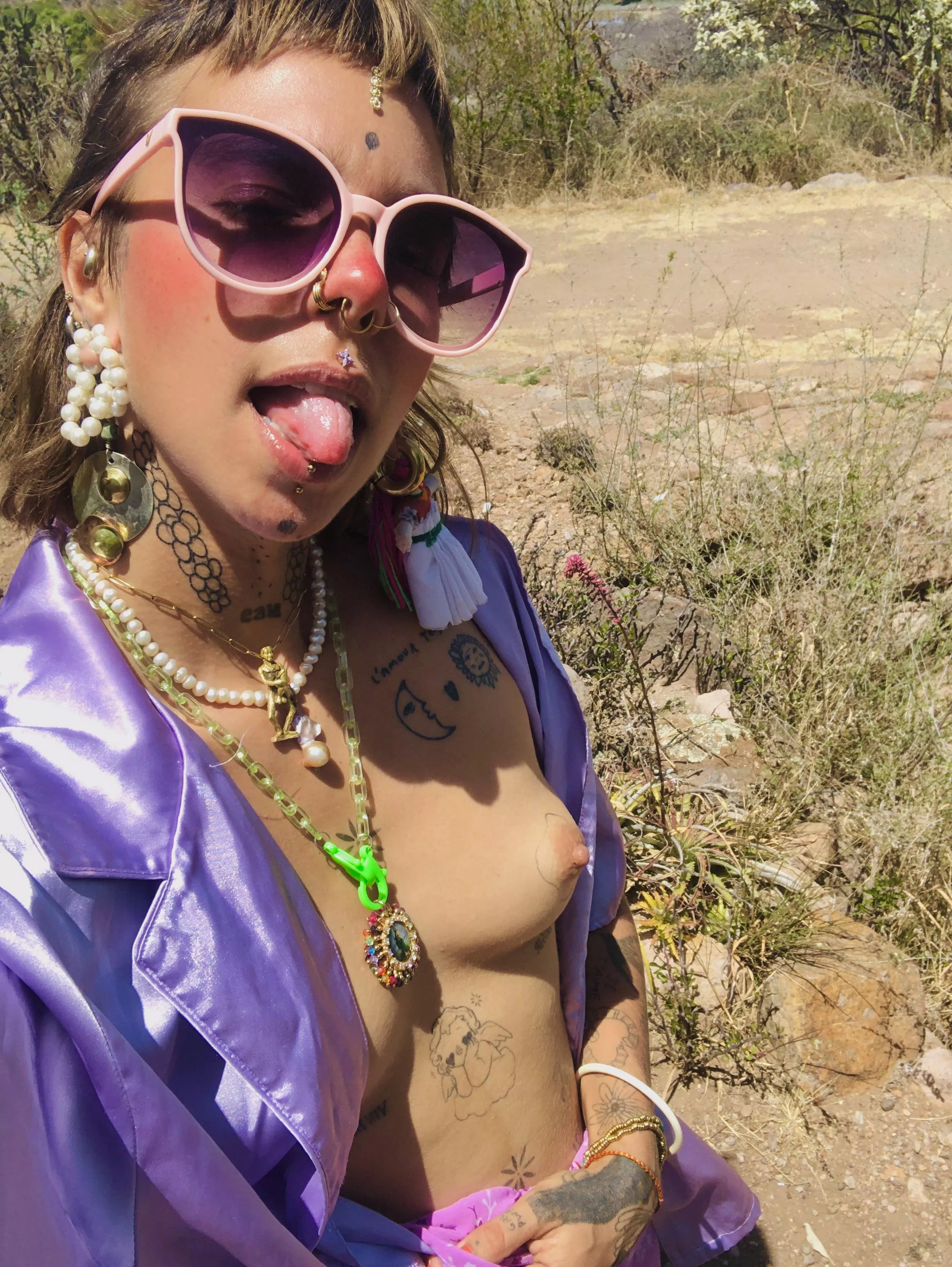 Walking around the botanic garden 🌵 posted by Lickmylouise