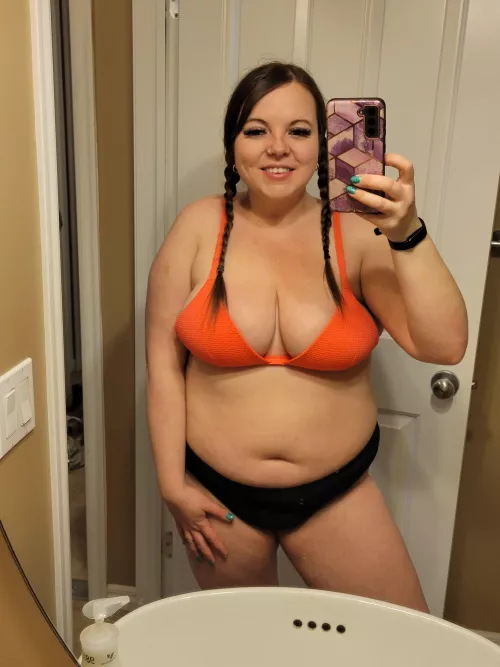 Wana go for a hottub? by emmastonedOF