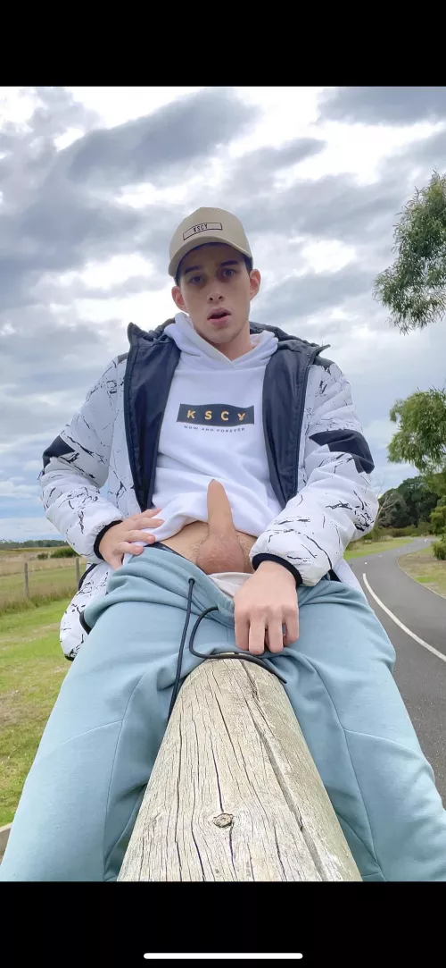 Wander if anyone on the walk trail knew what I was doing? 🤭 by melbourneboy00