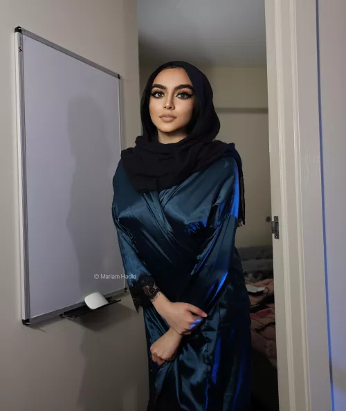 Wanna come into my bedroom? by Sexy_Arab