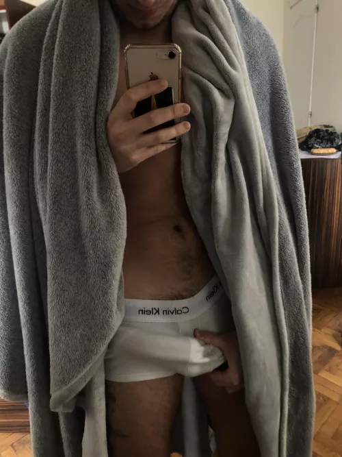 Wanna cuddle? by Its_me_Eduardo20