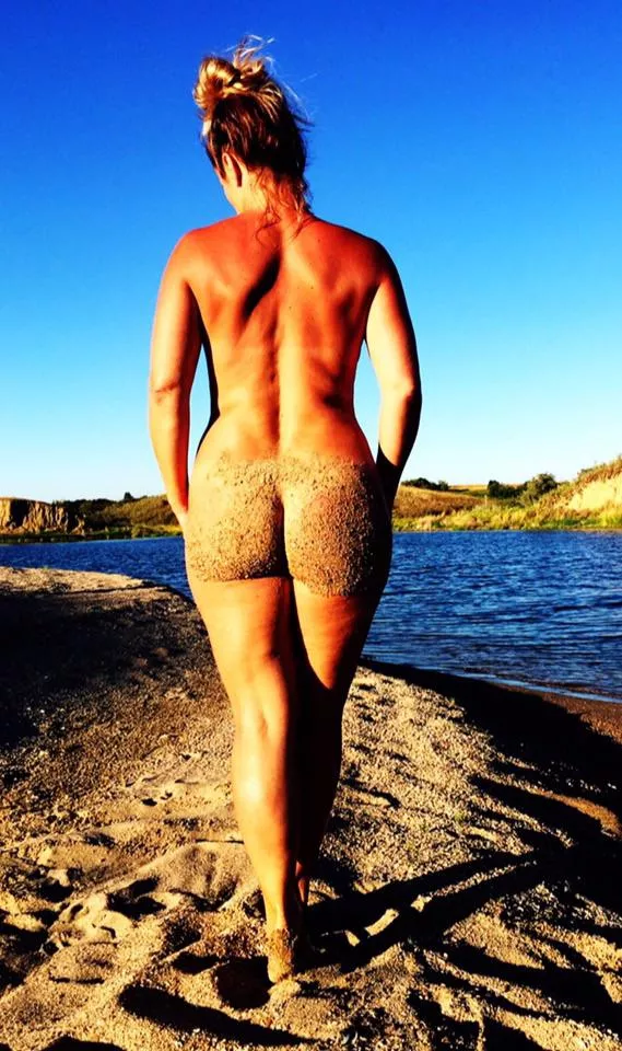 Wanna get naked and fuck me on the beach? posted by Spicy7575