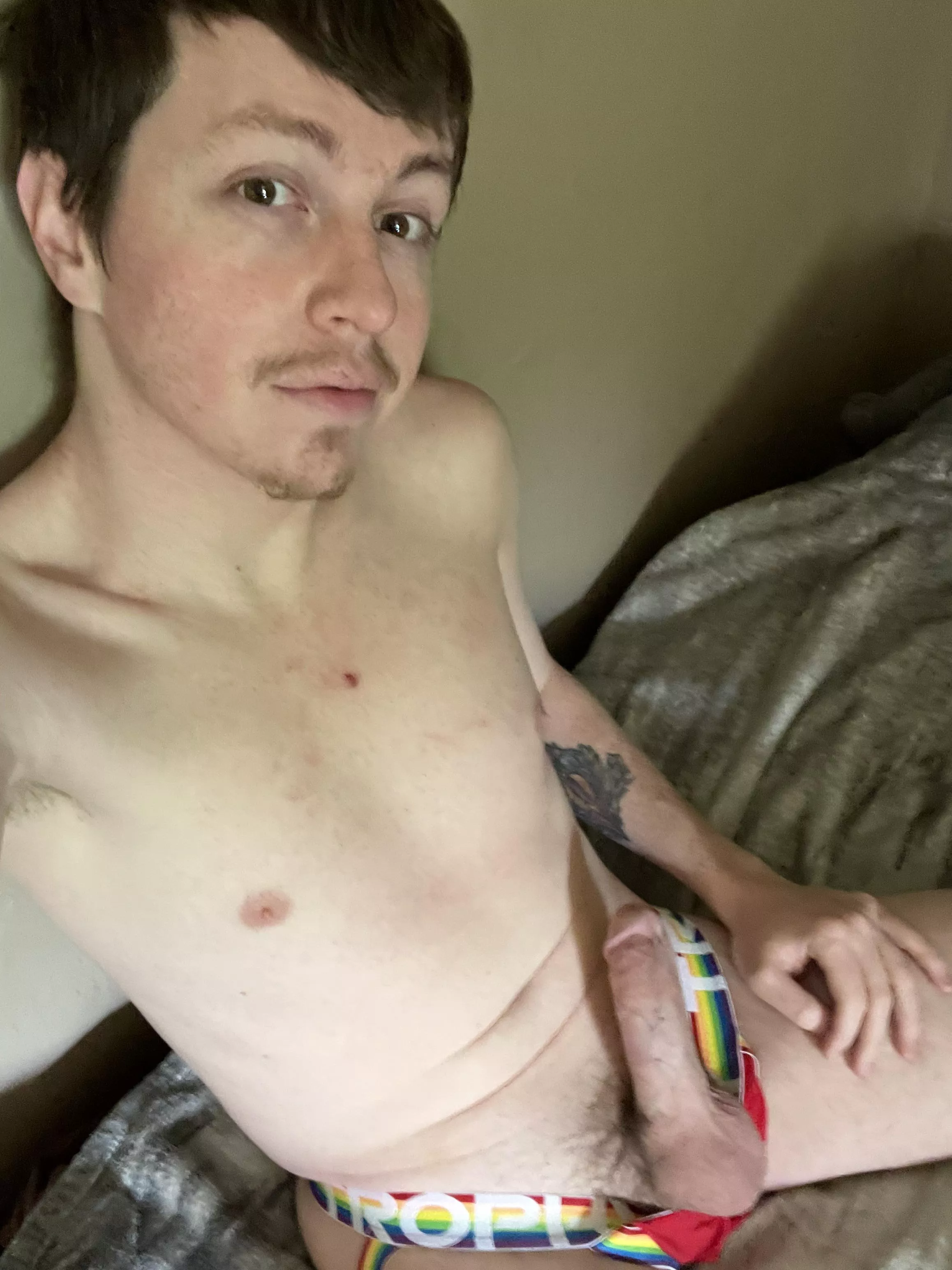 Wanna hang out in bed and cuddle? posted by sammyy203