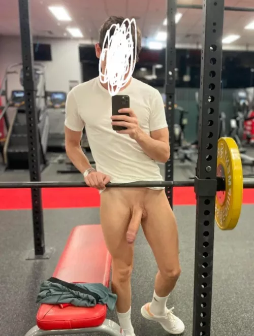 wanna join me for the workouts?? let me know dm's open by dannyd45_