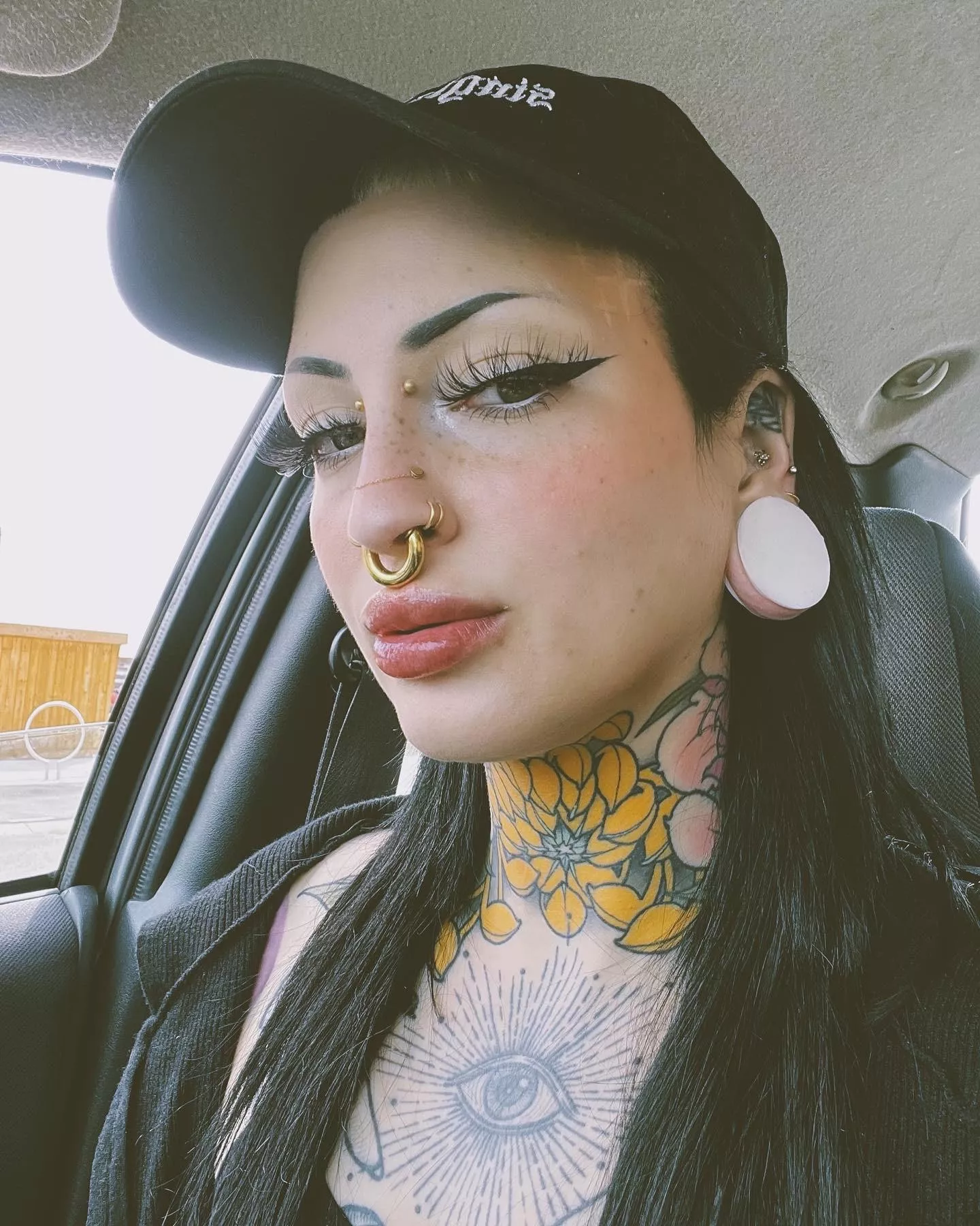 Wanna kiss ? Orrrr? posted by Piixiequeen