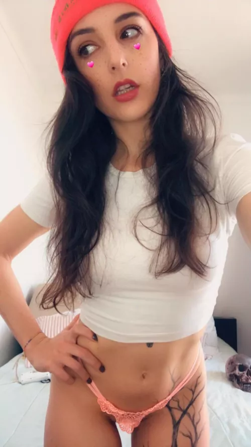 Wanna paint something next to my tree? by Alyce_PaddleBear666