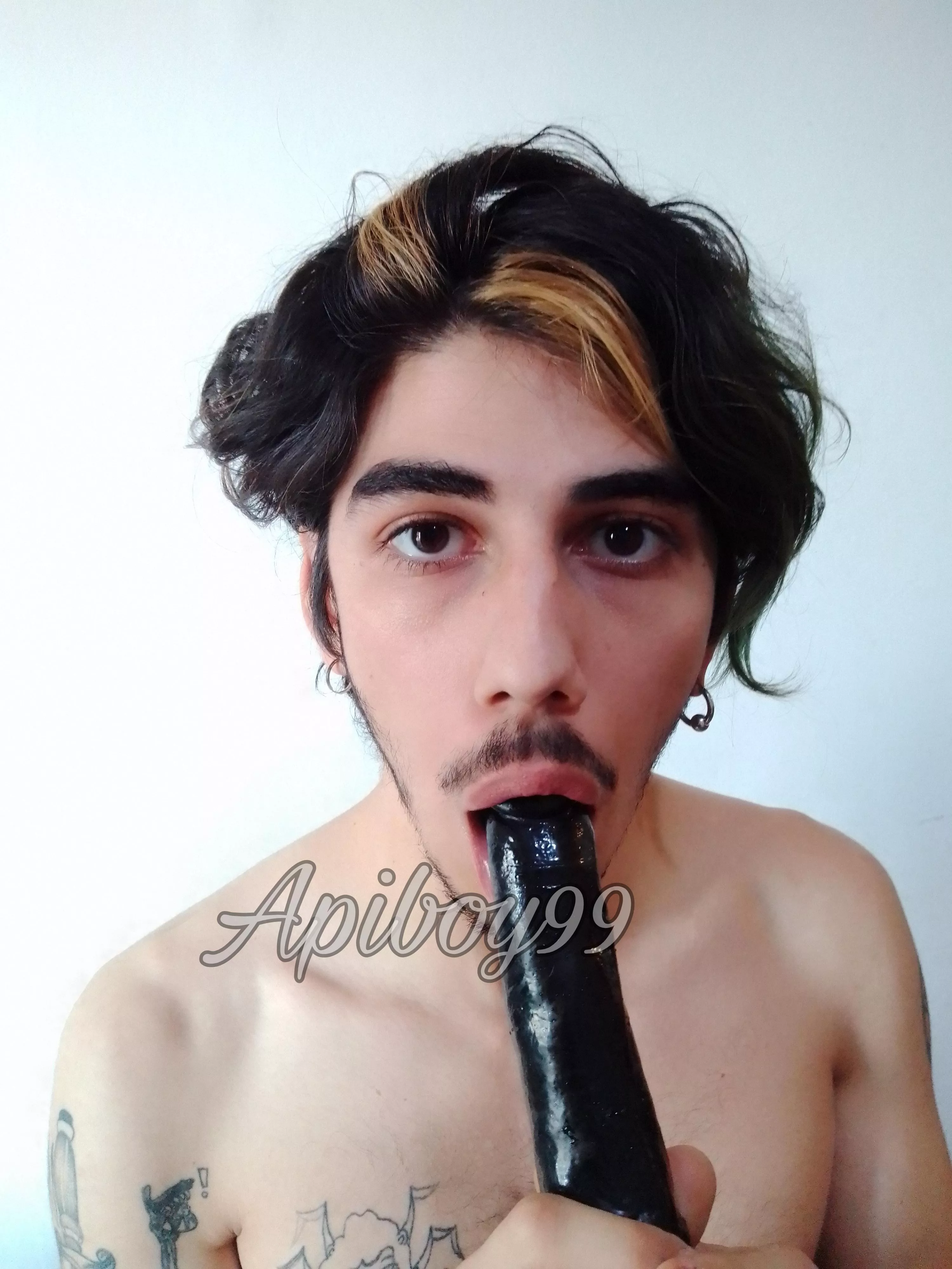 Wanna play? posted by Apiboy99