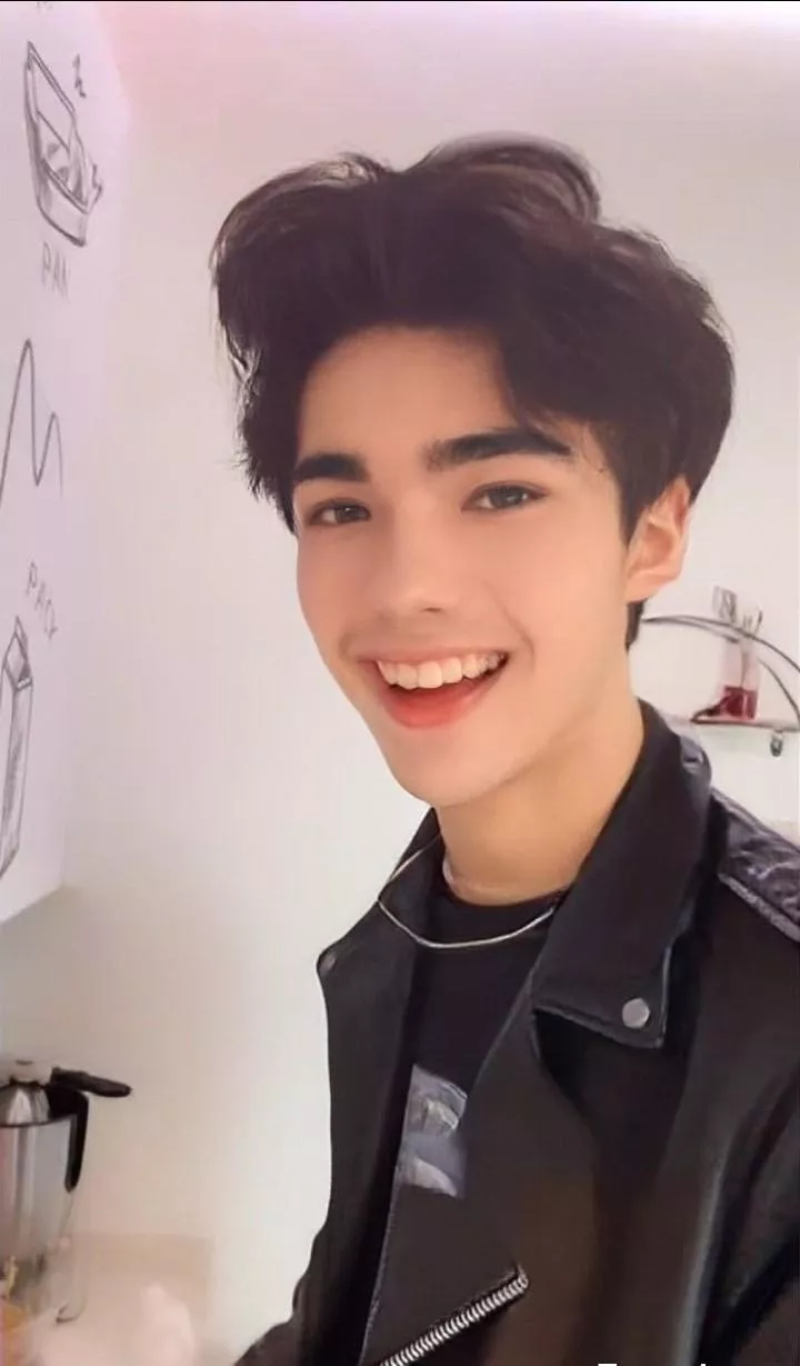 wanna play with my dick ❣️. posted by Affectionate-Cap-590