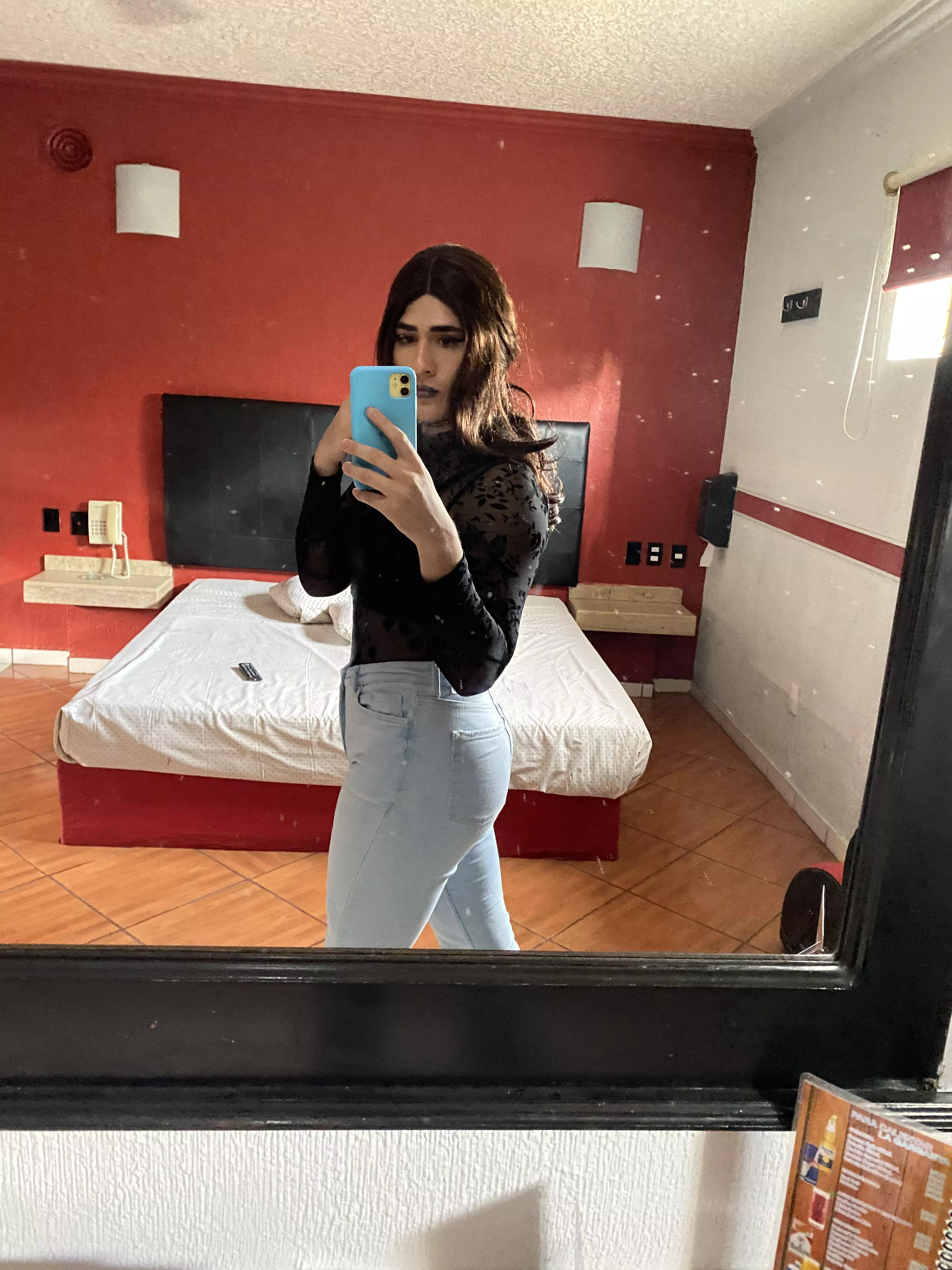 Wanna rub my booty while we netflix and chill🥺🖤 posted by AnaStar-