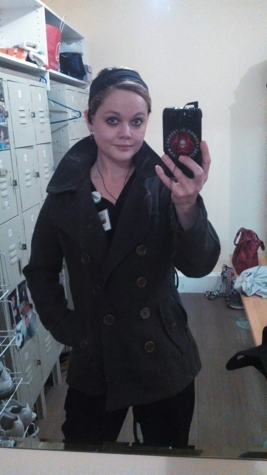 😏wanna see her butthole? 👀 posted by Prudent_Decision6534