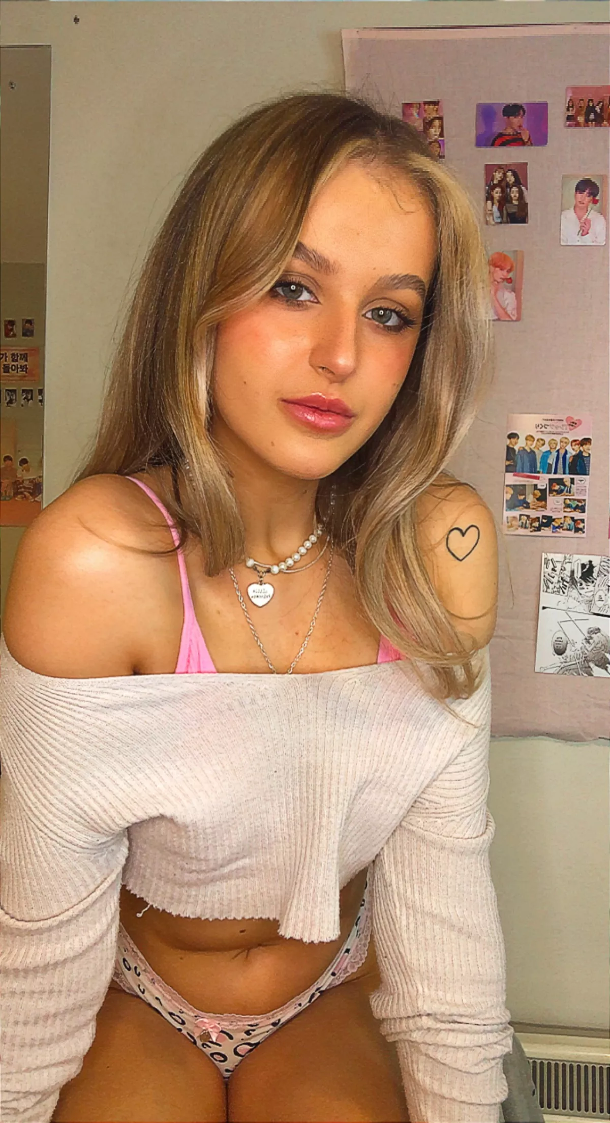 wanna see me naked? posted by Lunamoon_x