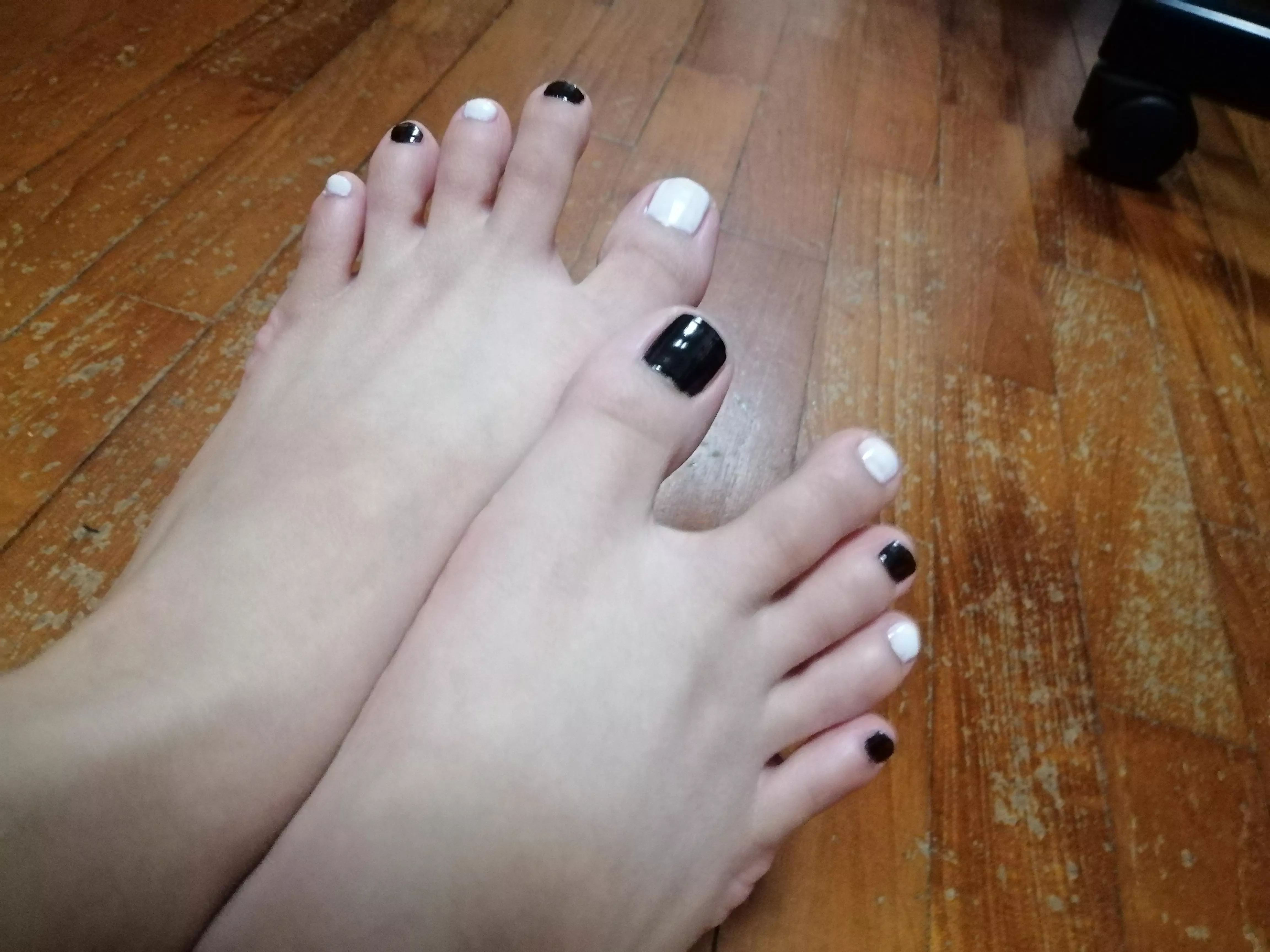 Wanna see me paint my toe nails?Link in comments! posted by DriveZannie