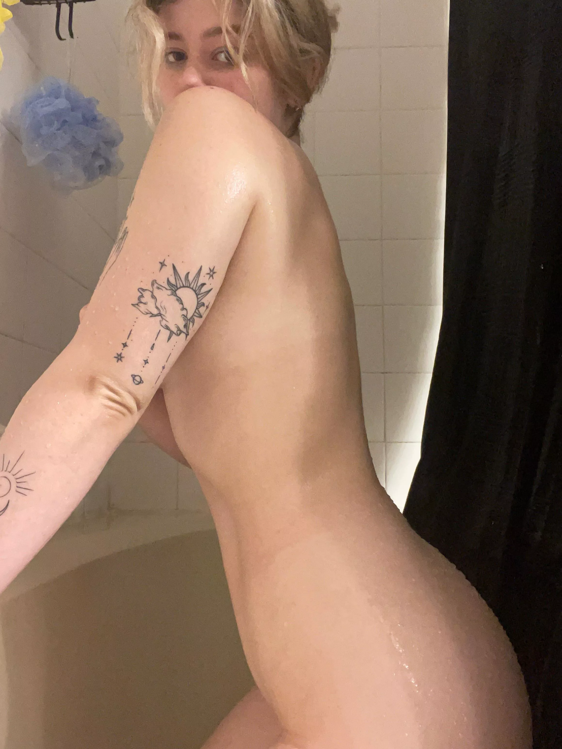 wanna see more? click the link in the comments 💦 posted by mayghens