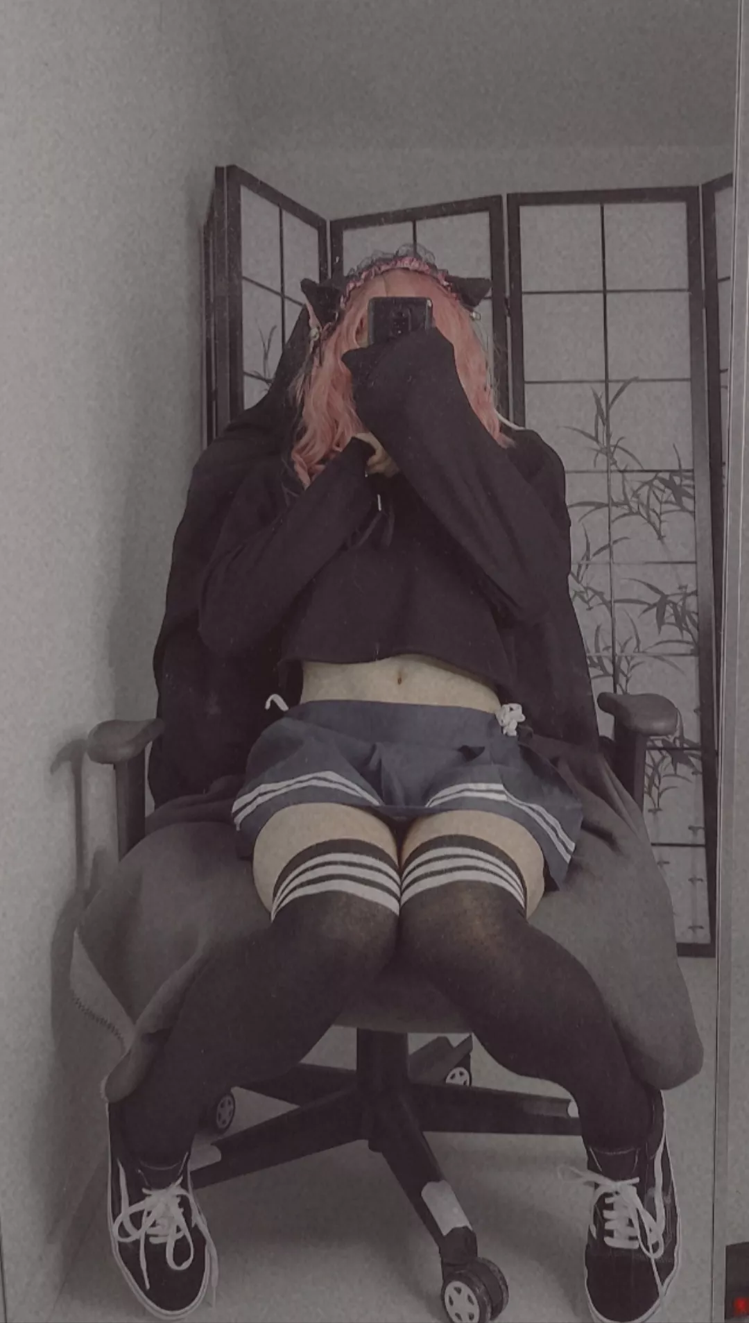 Wanna sit on my lap? :3 posted by g1gauwu