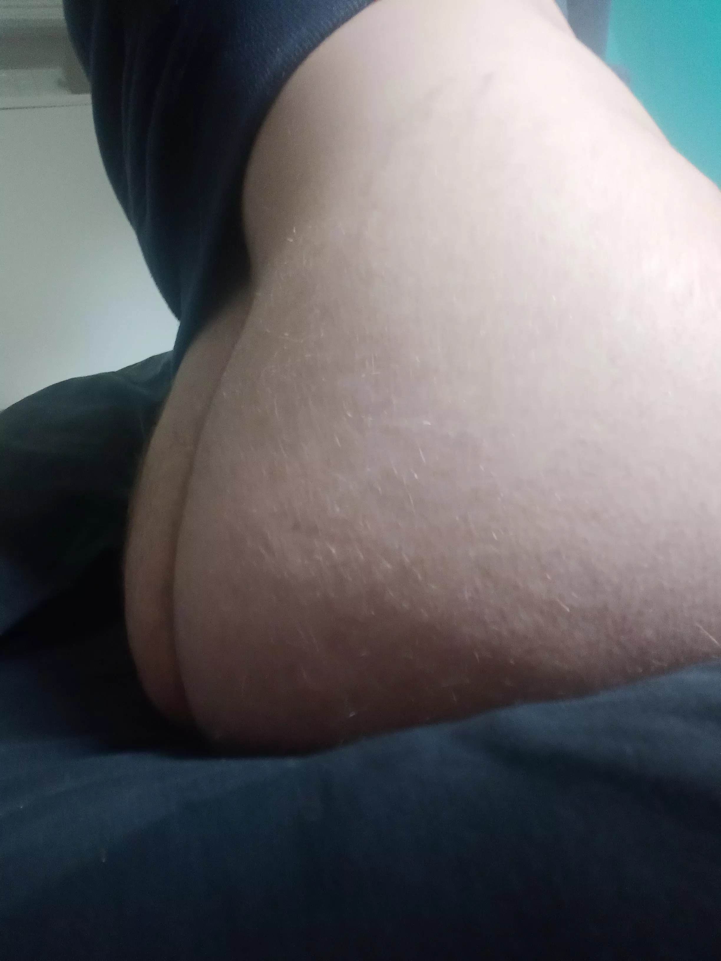 wanna sit on your face 😚 posted by lilhornyguyy