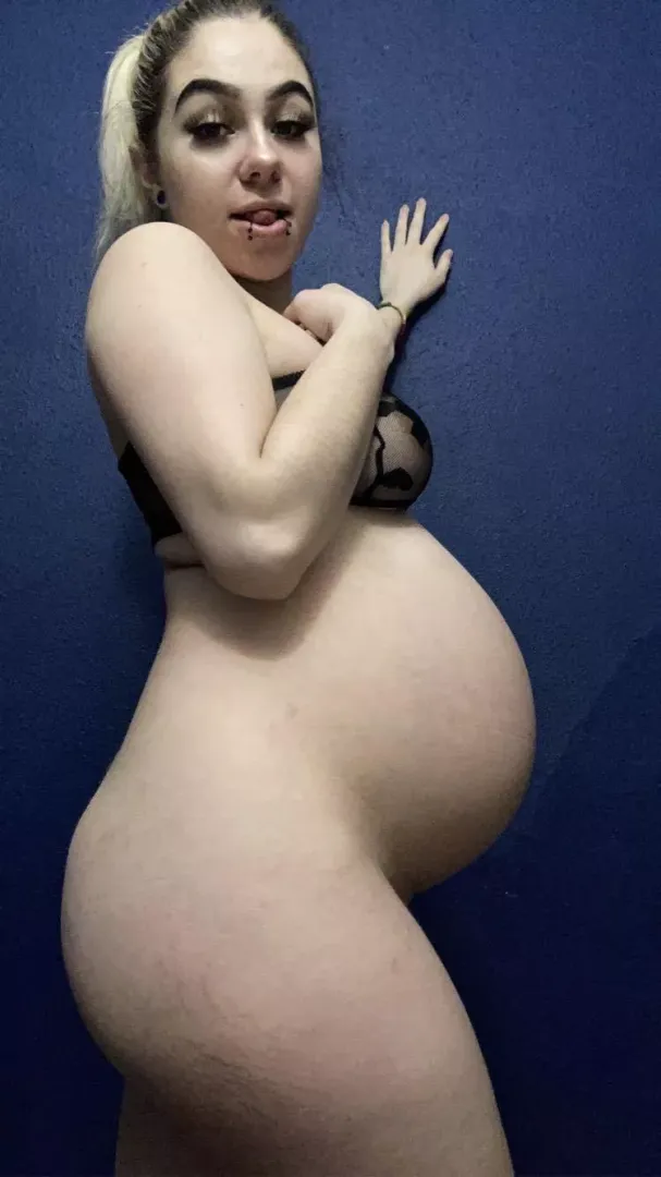 wanna smash this momma? by lovelylinaa420