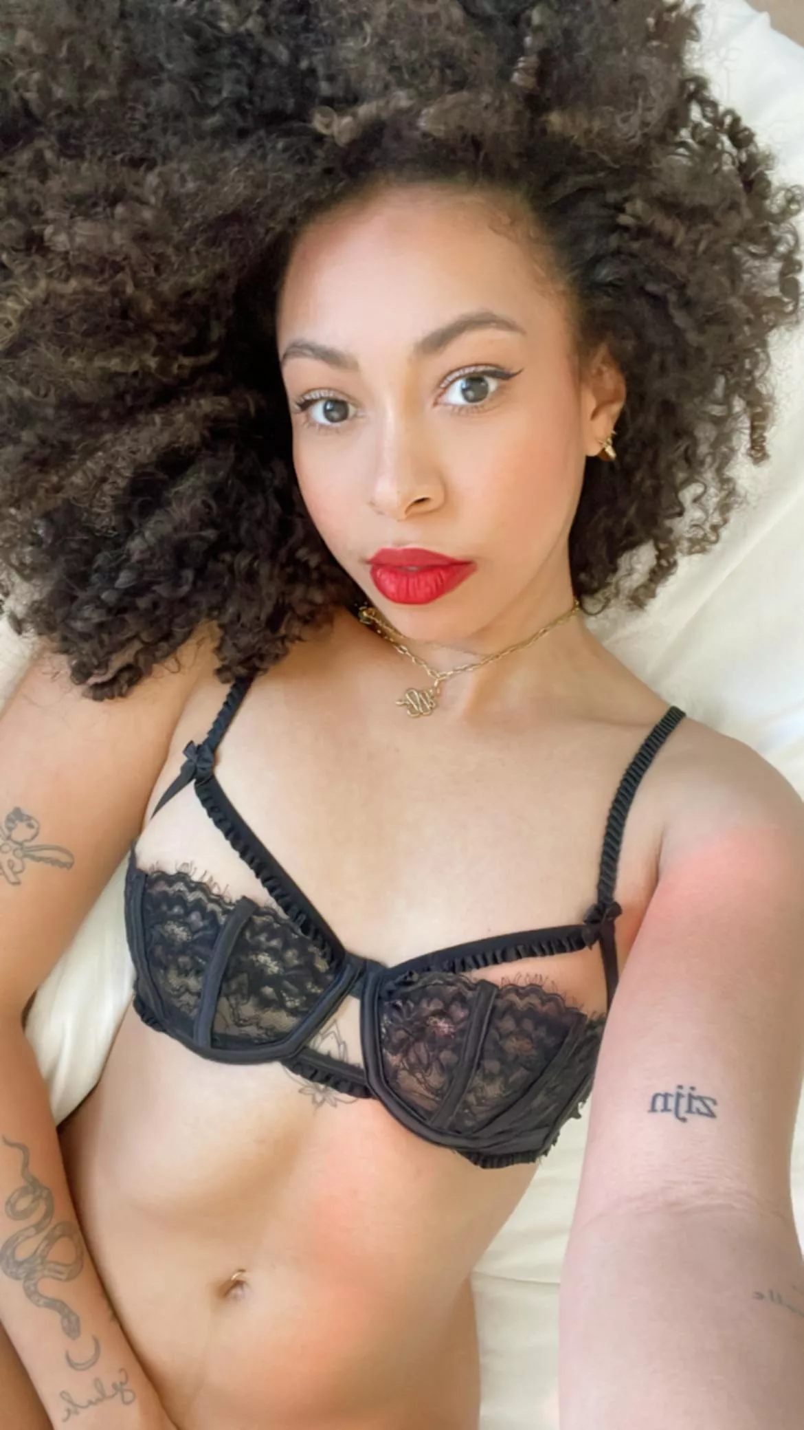 Wanna spend the day in bed with me? posted by Misscharlierose