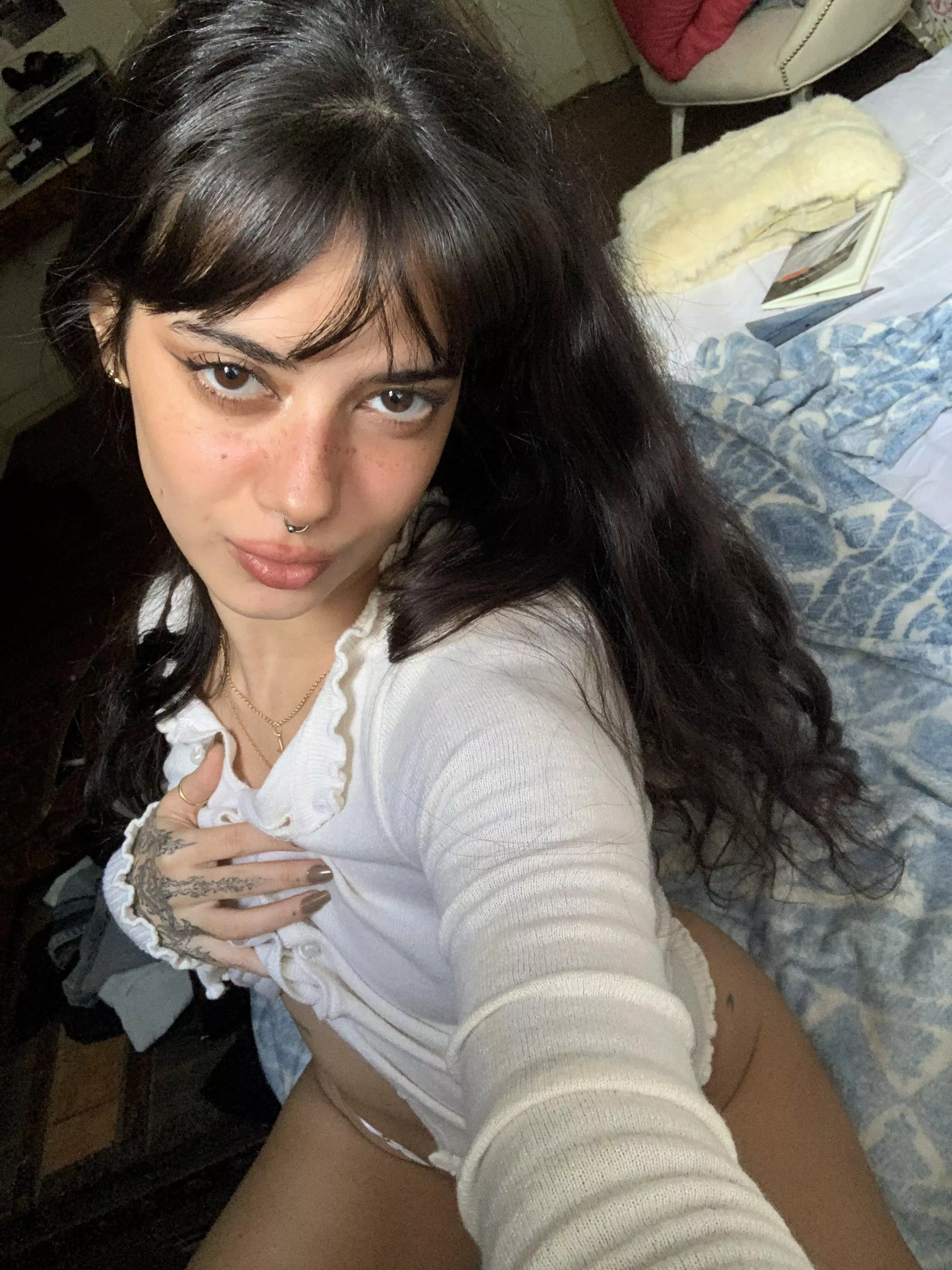 wanna spend the day in bed with me? 😇 posted by dalyta